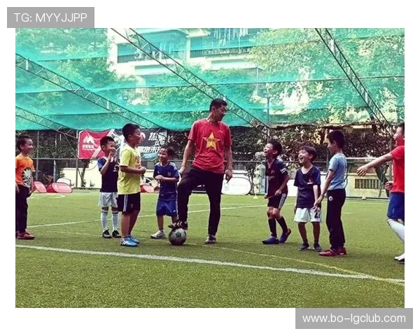 国脚创业开办足球学校 助力青少年足球梦想成长