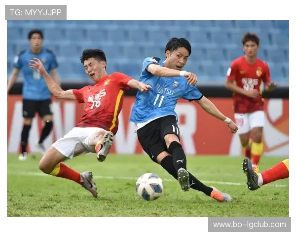 中国足球顽强逼平日本队 0比0战平展现不屈斗志