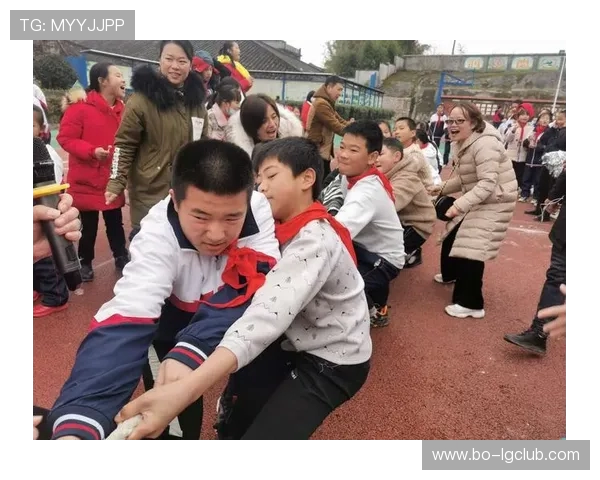 凝心聚力奋勇拼搏展现青春风采的足球涪陵队荣耀征程